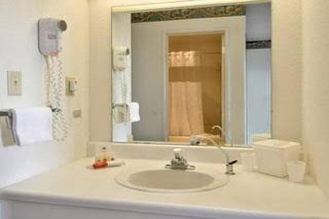 סלינס Steinbeck Lodge מראה חיצוני תמונה